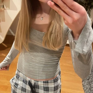 Soft touch💖 - Säljer denna Soft touch tröja från Gina Tricot i storlek xs! Inga defekter, som ny!!💖 Nypriset ligger på 149, säljer för 89💐