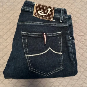Mörkblå jeans från Jacob Cohën - Riktigt feta mörkblå jeans från Jacob Cohën i näst intill oanvänd sick,Model 622, Pris går att diskuteras!! Nypris runt 6000kr