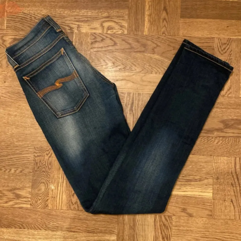 Helt nya Nudie Jeans till salu!🍾| Stolek: W28 L34 | Skick: 10/10 | Nypris: 1600 | Modell: Tight Long John | Skriv vid frågor och funderingar!🤝. Farkut & Housut.