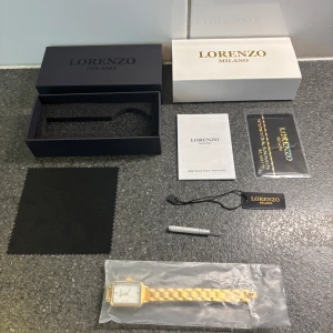 Lorenzo klocka - Helt ny oöppnad. Perfekt att ge bort som present🤩 Nypris runt 1500-1800kr