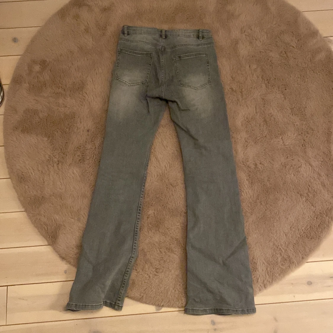 Grå bootcut jeans från Kappahl - 2