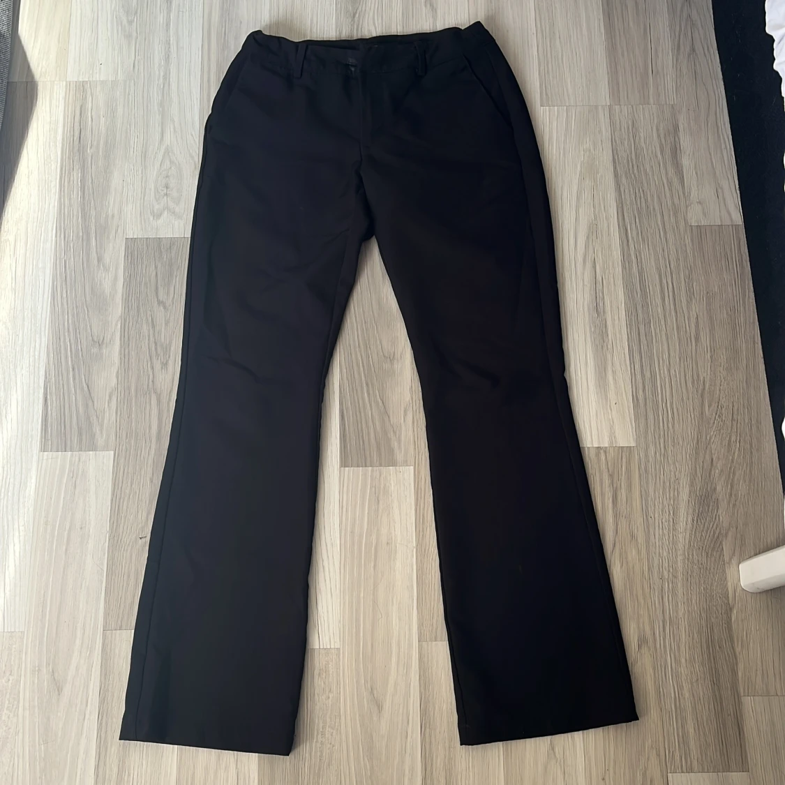 Svarta kostymbyxor från BikBok (Vera)