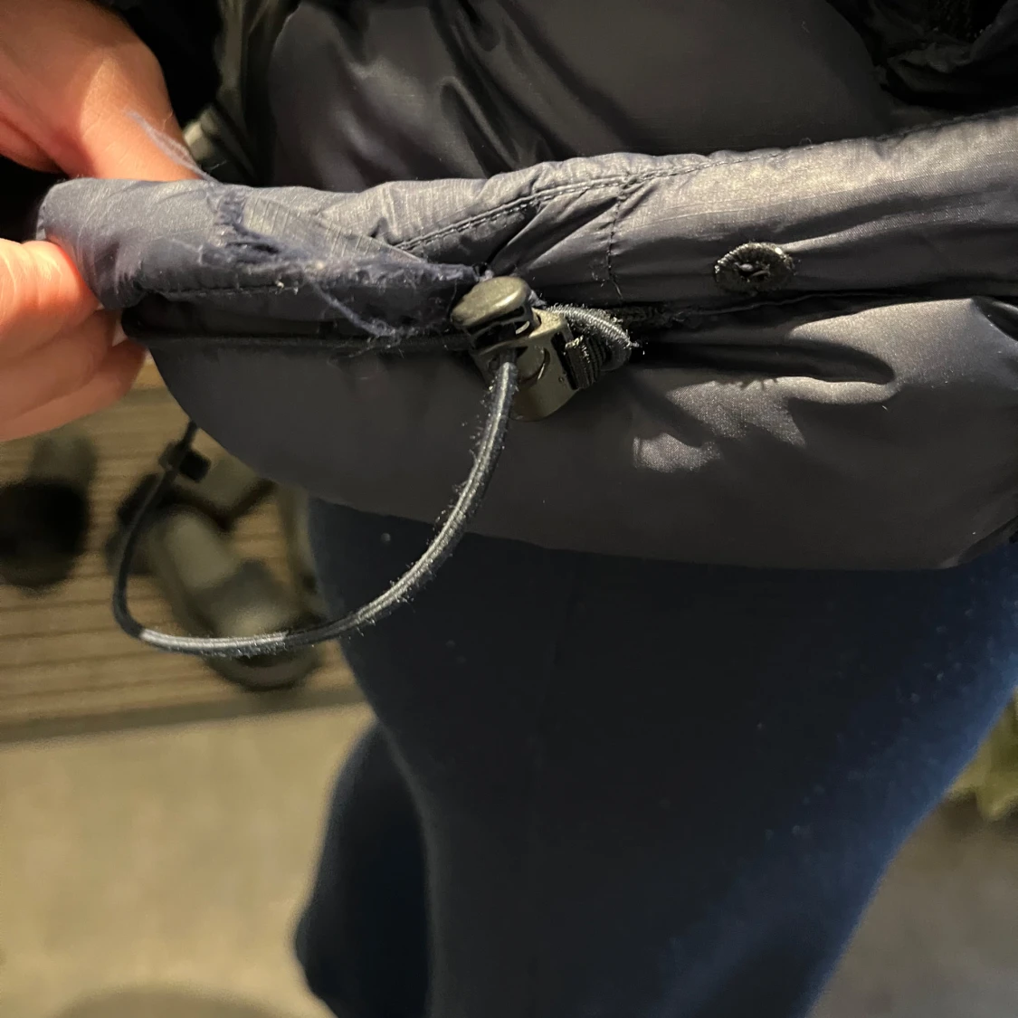 Mörkblå Peak Performance dunjacka - 4