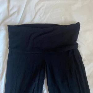 Svarta yoga pants - Yoga pants från Gina Young i stl 170, (inte mina bilder)🫶