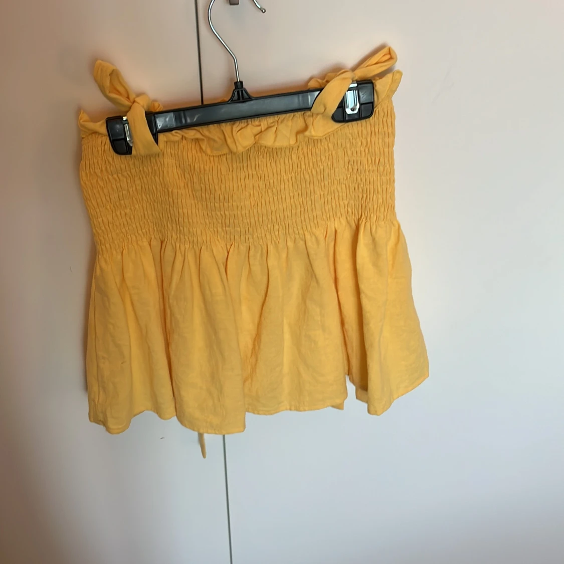 Gul toppl med knyt ärmar - 1