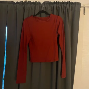 Röd långärmad topp - Snygg röd tröja