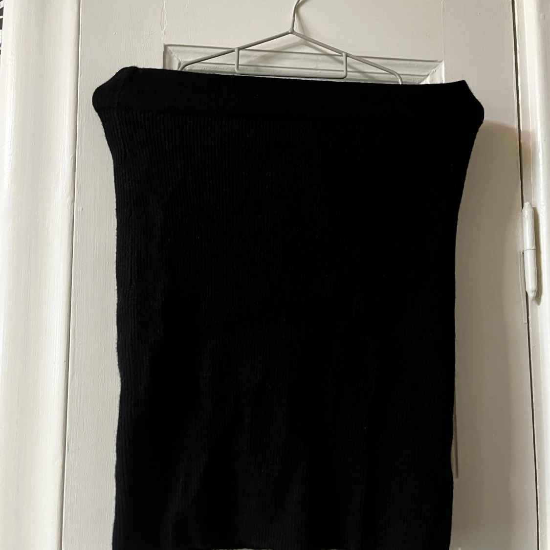 Svart stickad kjol från Amisu(kan användas som en tubtopp om det så önskas)