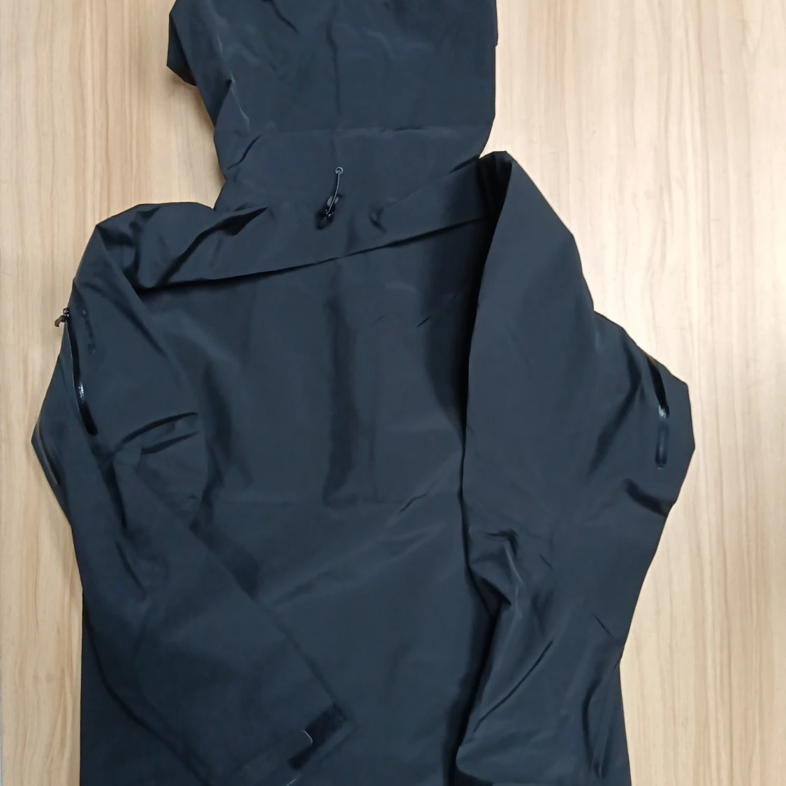 Ny Svart vindjacka från Arc'teryx M - 1