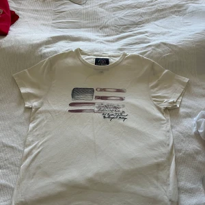 Vit Lexington t-shirt - Vit t-shirt från Lexington 🤍