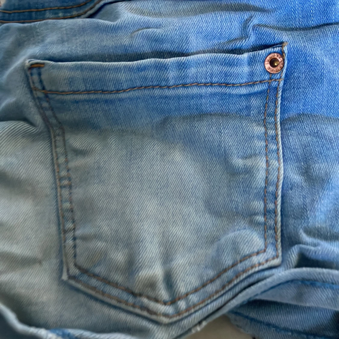 Ljusblå jeansshorts i strl 146 - 3