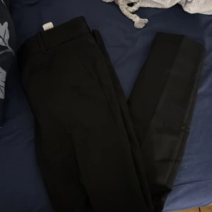 Svarta kostymbyxor med rak passform - Säker för att de inte passar 
