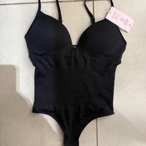 Hm body - Strl s, endast prövad💕slutsåld på hemsidan💗