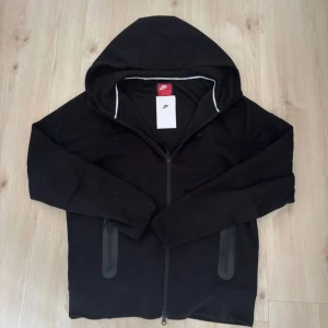 Nike tech - Vid frågor tveka ej!