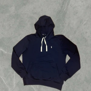 Mörkblå kabelstickad tröja från Ralph lauren - Ralph lauren hoodie