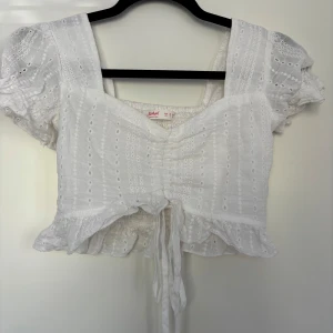 Vit blus  - Fin blus som är i ett mycket bra skick 
