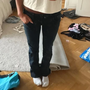 Ltb jeans - Ltb jeans i modellen valerie. Strl 27/32. De är lite stora i midjan på mig, därav säljer jag de. Pris kan diskuteras vid snabb affär! 
