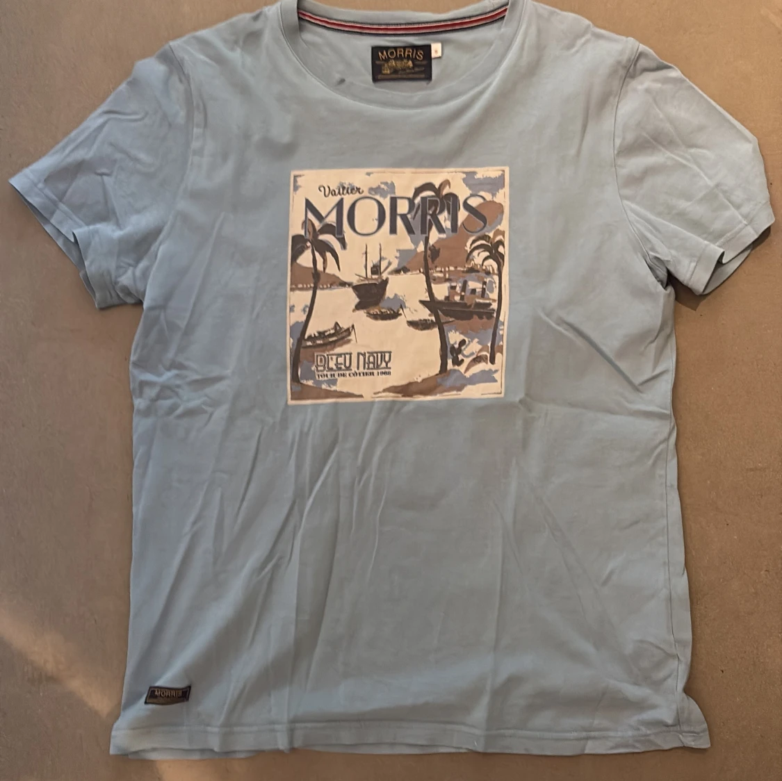 Ljusblå Morris t-shirt med tryck - 1