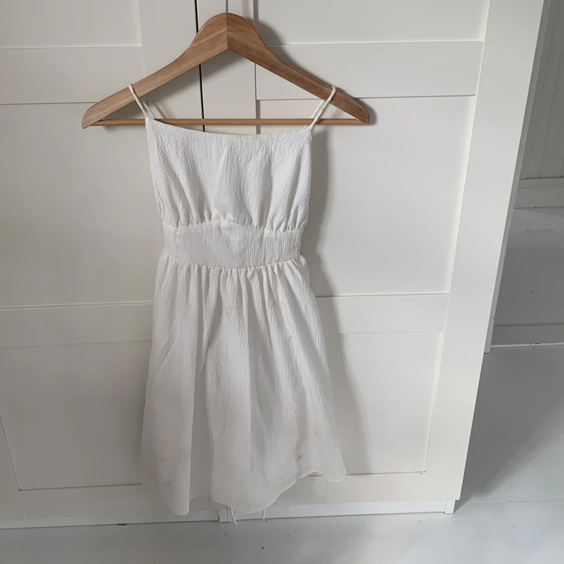 Vit kort klänning från Bubbleroom