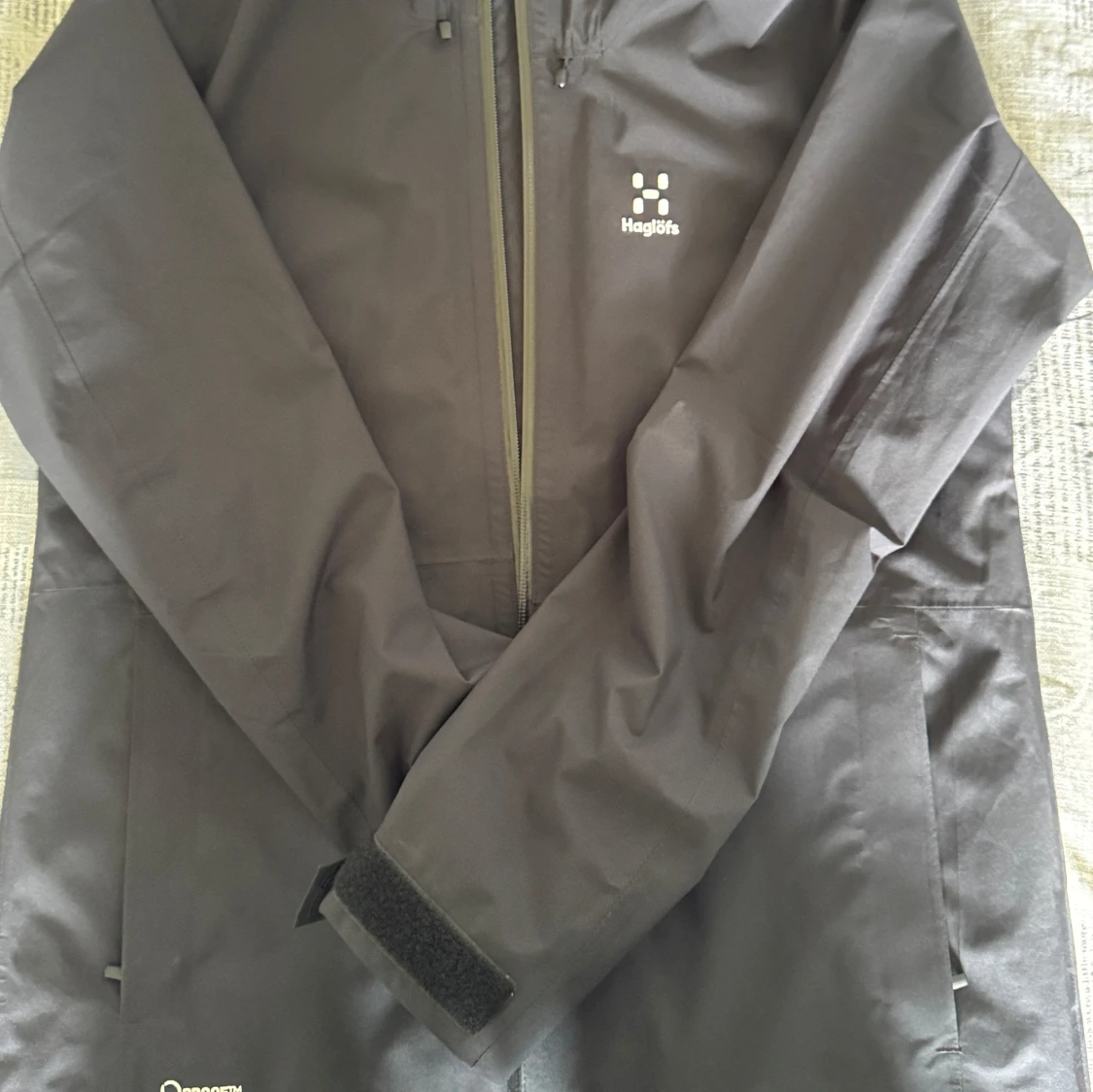 Svart regnjacka Haglöfs hellt ny - 4