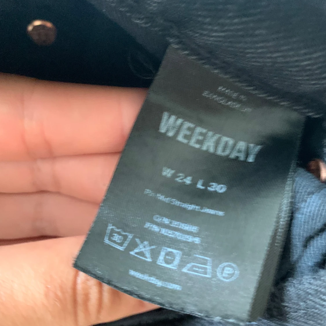 Svarta straight jeans från Weekday - 2