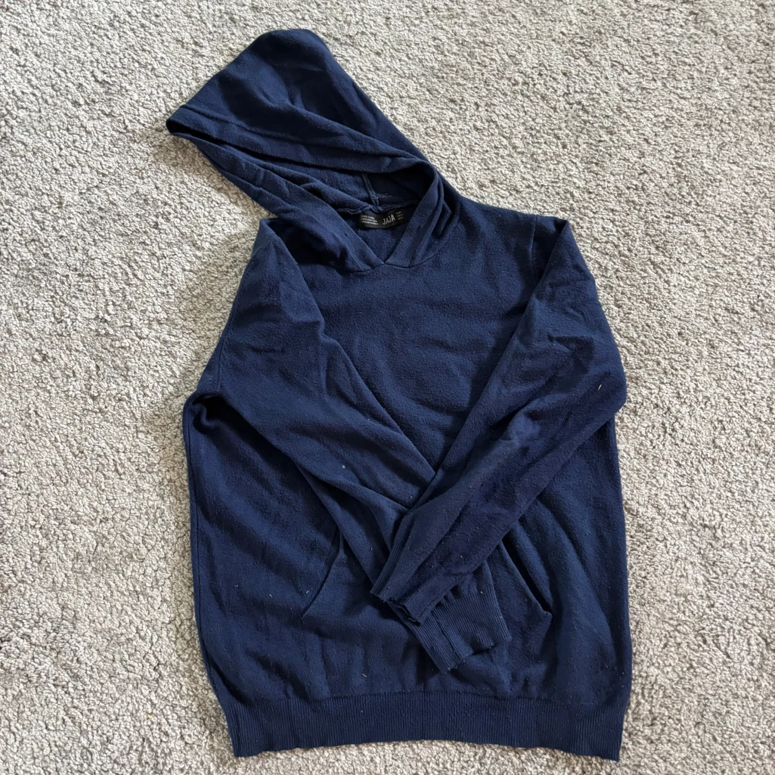 Mörkblå hoodie från JAJA i ullmix