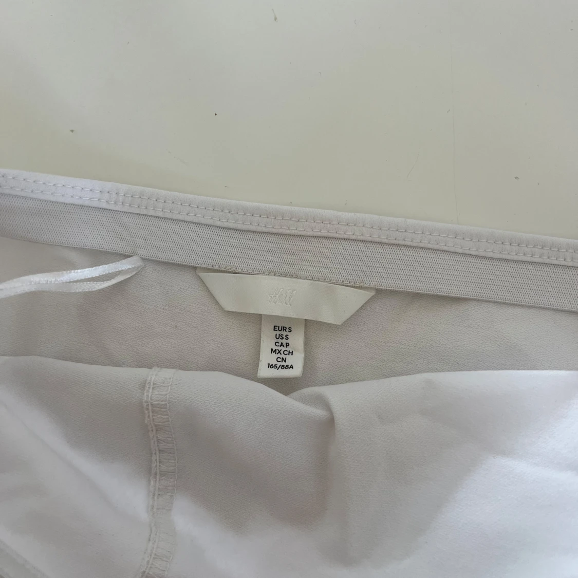 Vit bandeau topp med volang från H&M - 3