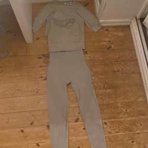 Beige sportsett från lager 157 storlek x-small  - Beige bekvämt sportsett i x-small (lager 157)