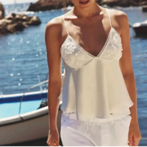 Zara topp - Jätte fin Zara topp som är inprencip oanvänd🤍🤗