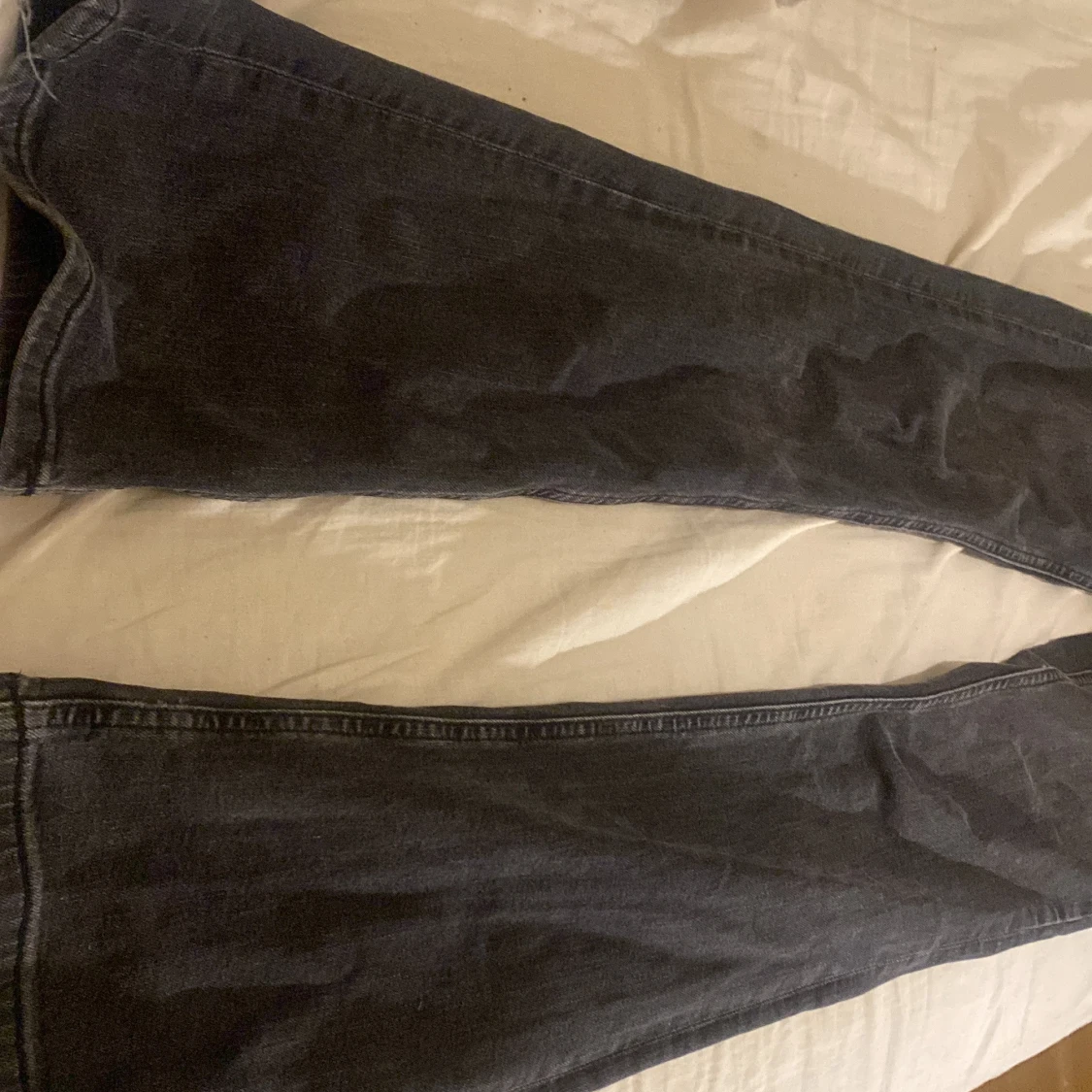Svarta boutcut jeans från Zara, strl 34 - 2