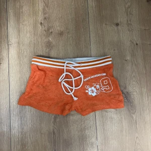 shorts (Y2K/2000s) - fina sommar shorts som är bara använda typ 3 gånger!