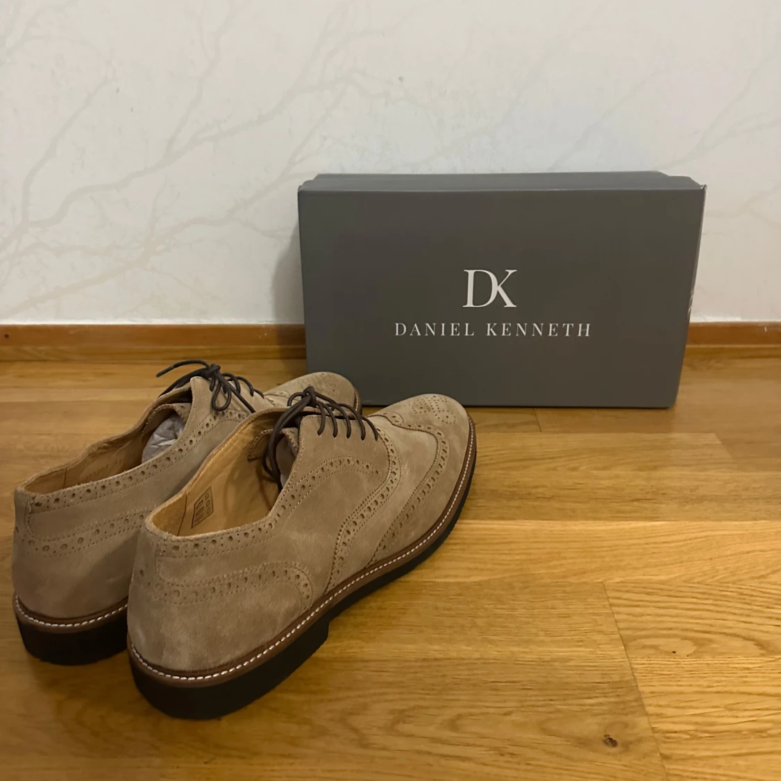 Beige mockaskor från Daniel Kenneth - 1