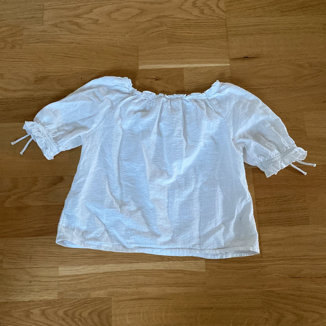 Vit blus med puffärm från H&M - 1