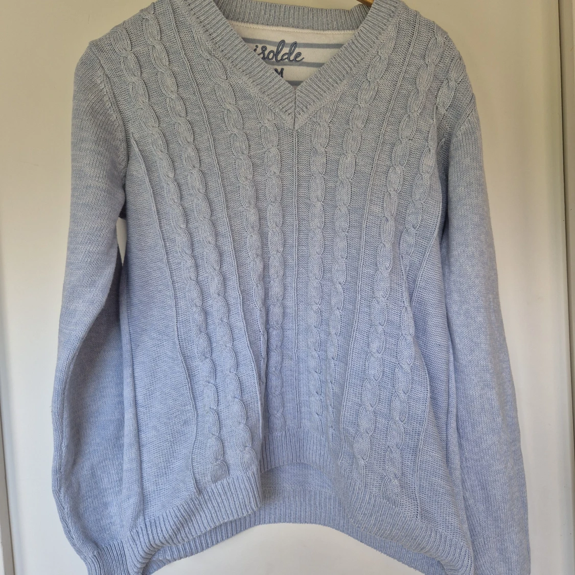 Ljusblå kabelstickad tröja Isolde