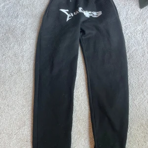 Svarta byxor nofs - Nofs byxor exklusiva i storlek S perfekta för hösten 