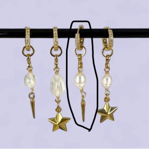 Två stycken l8h nitörhängen med pärlor - Super snygga, verkigen använda en gång!