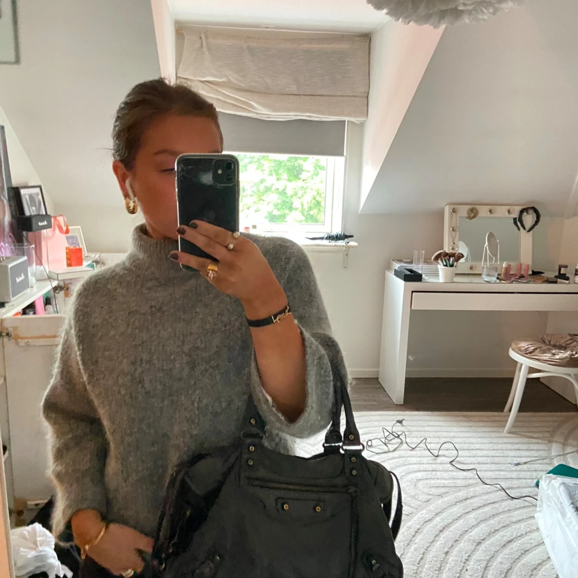 Grå stickad polotröja  - 1