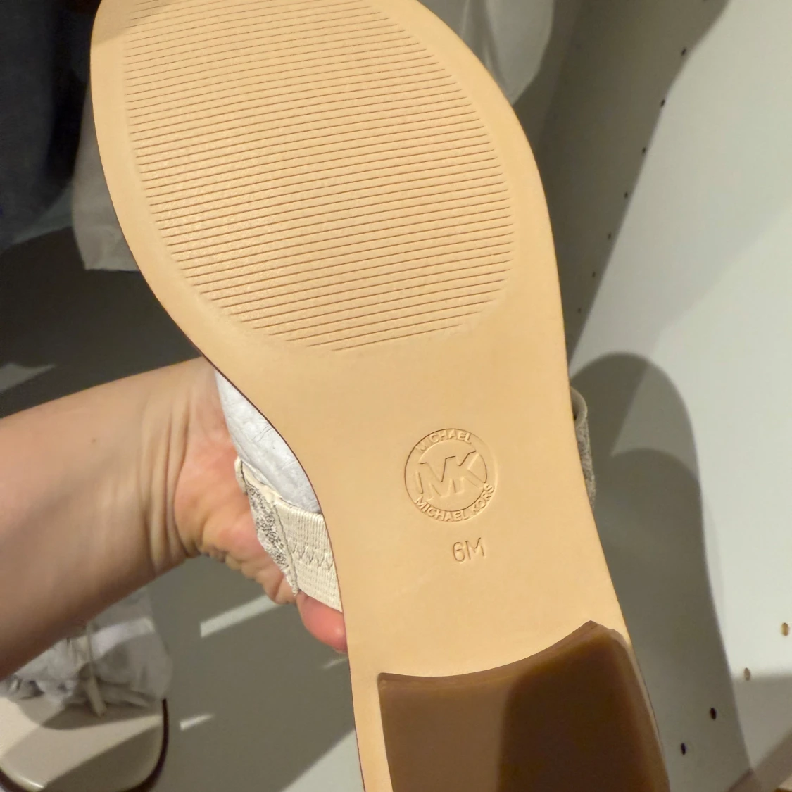 Beige sandaler från Michael Kors