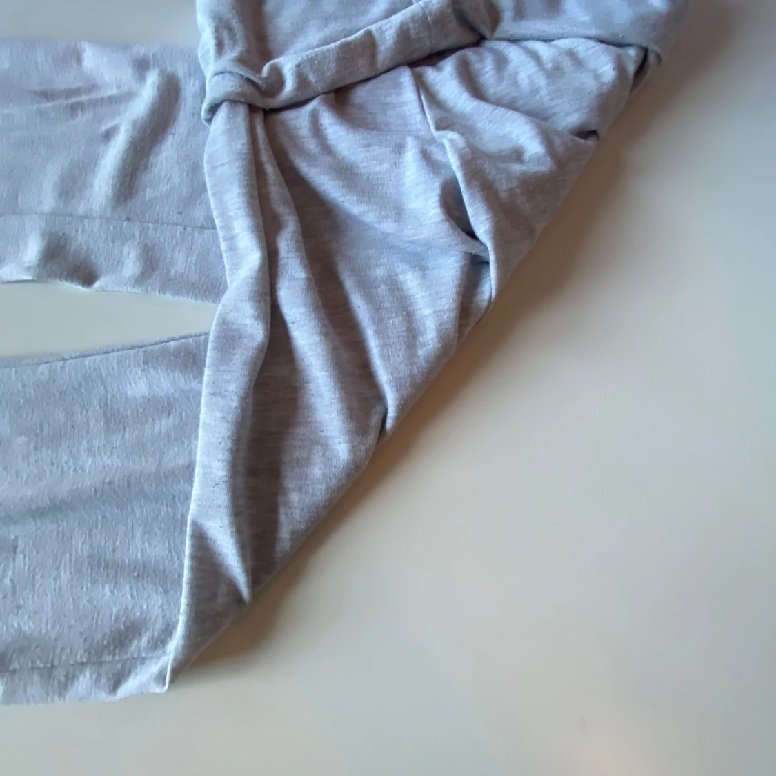 Grå bootcut byxor - 3