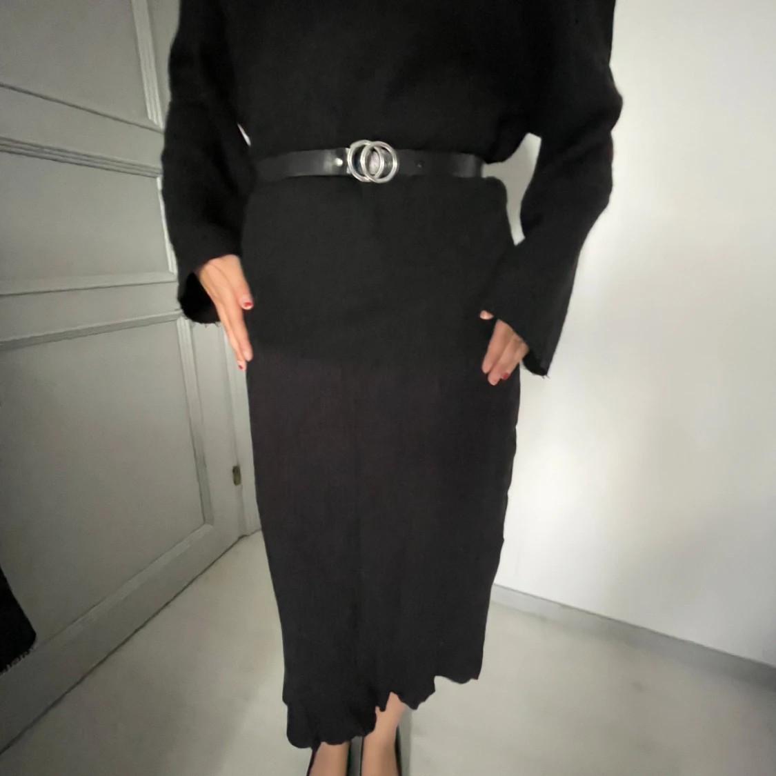 Svart ribbad långkjol  - 1