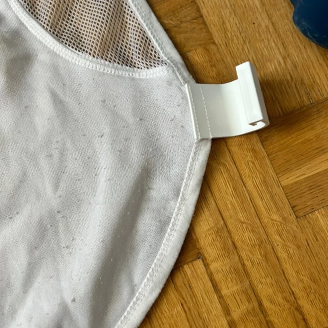 Vit väst med meshdetaljer - 2