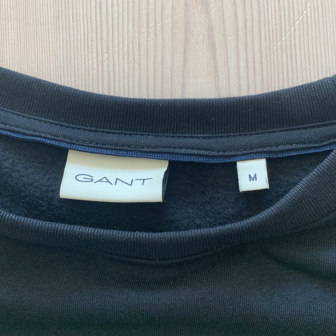Svart sweatshirt från GANT - 2