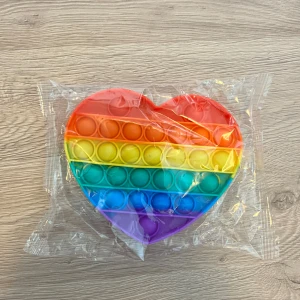 Fidget toys  - En popit och en orm. 15 kr för popiten och 9 kr för den andra. 