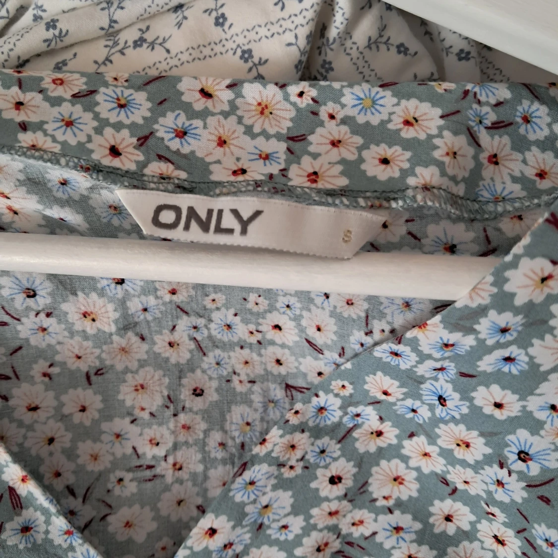 Blommig kortklänning från ONLY - 4