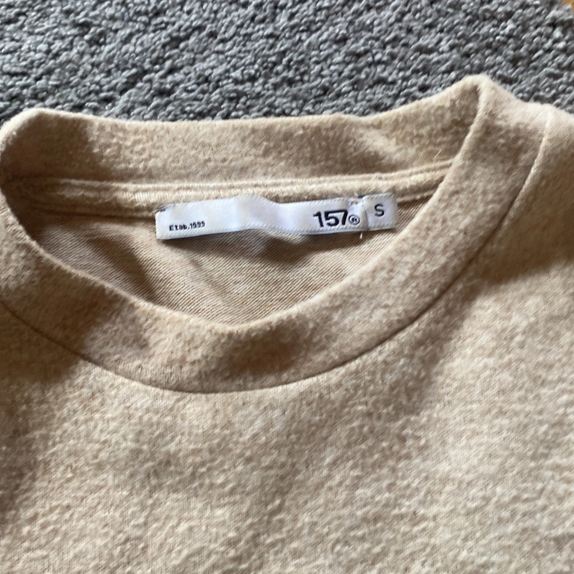 Beige tröja med puffärm från 157 - 2