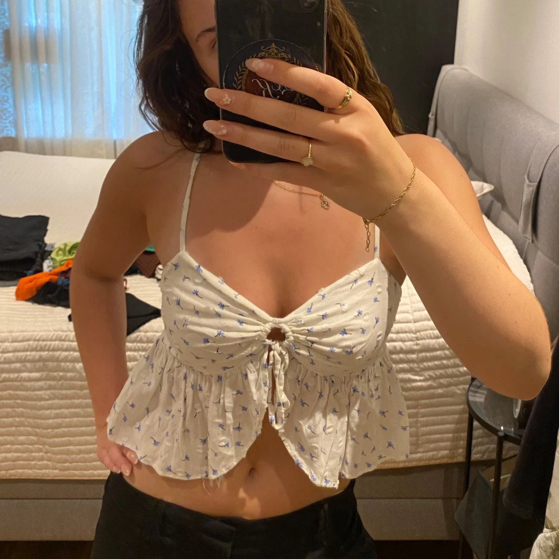 Vit blommig linnetopp från Bik Bok - 2