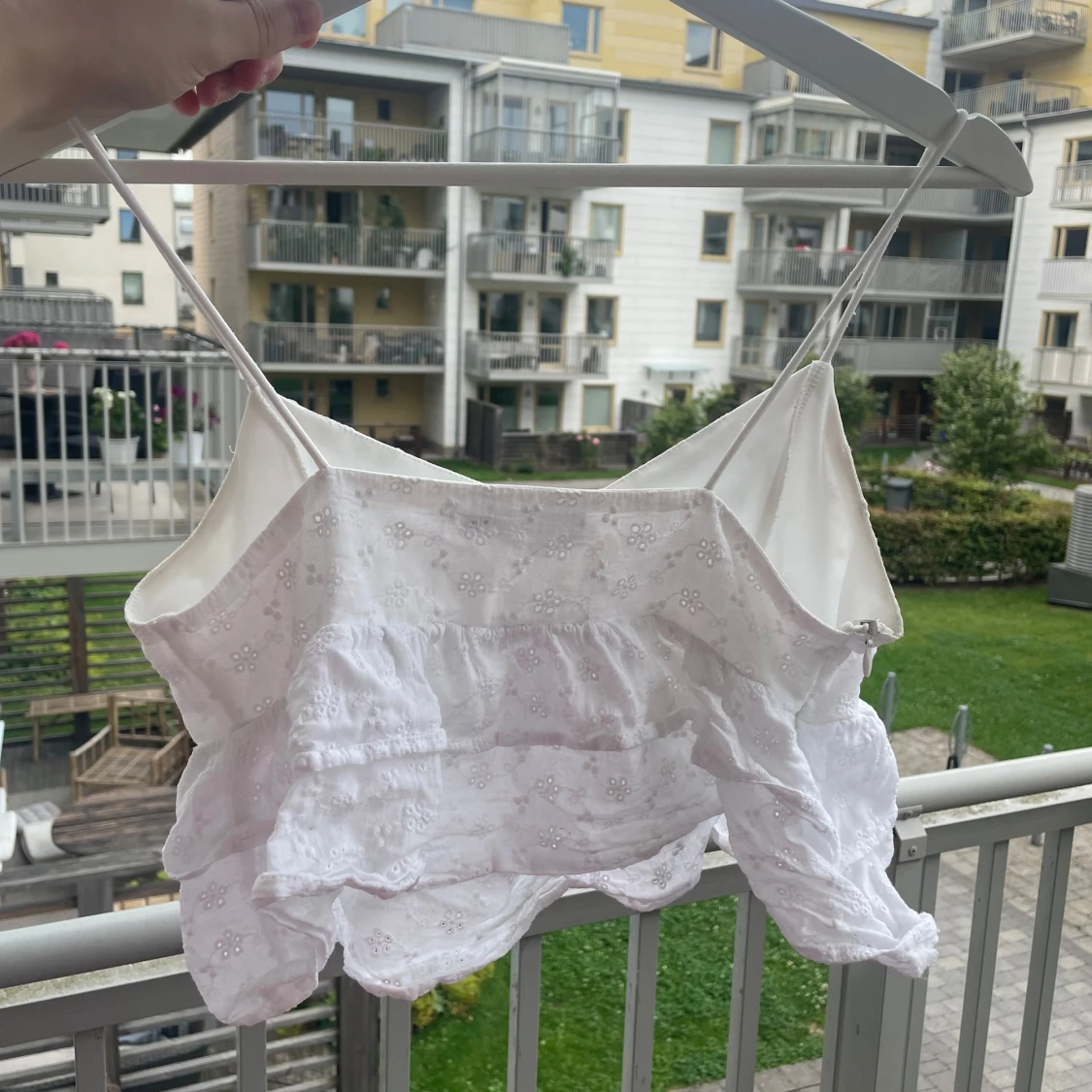 Vit broderad linnetopp från SHEIN - 1