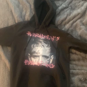 lil peep 🩷 - lil peep fans! kolla hit. 🩷 säljer denna tröja då jag växt ur den! 🩷skulle säga att den är liten i storleken 🩷