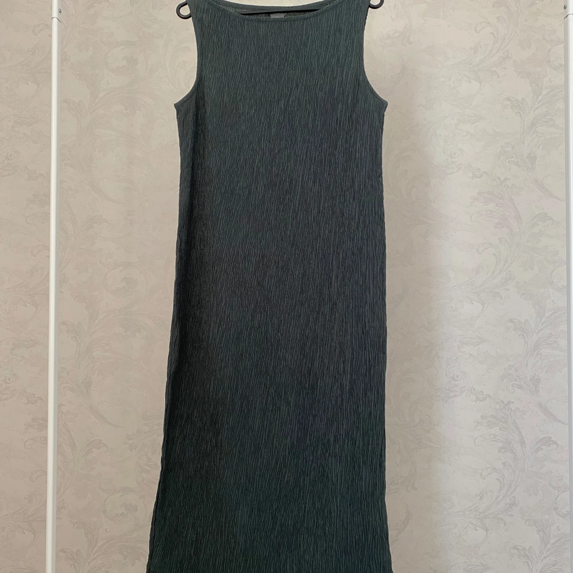 Grå/grön  ärmlös långklänning  - 1