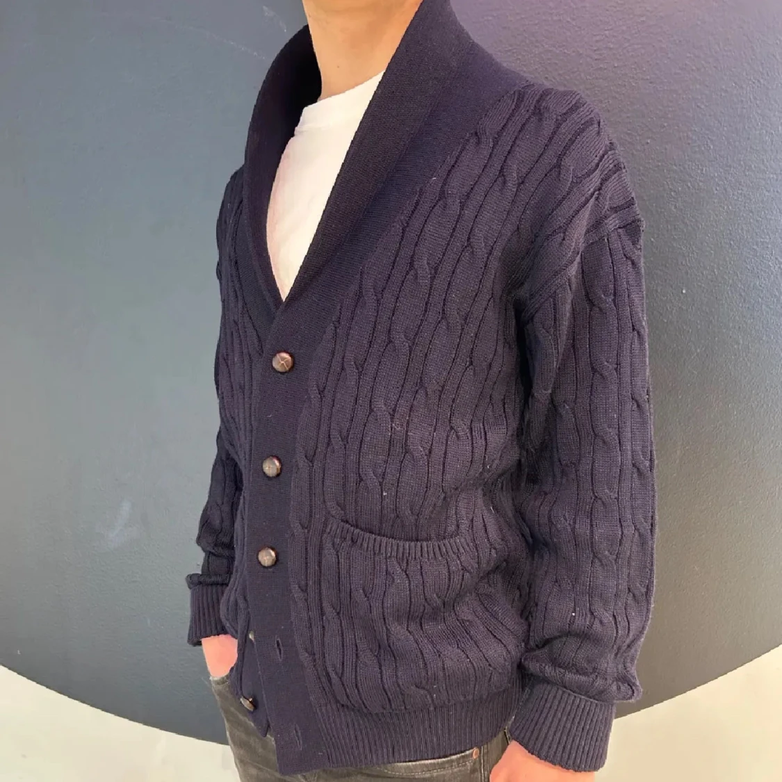 Mörkblå stickad kofta med knappar - 1