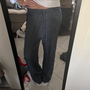 Zara byxor  - Fina byxor från Zara jätte sköna😍🥰😍